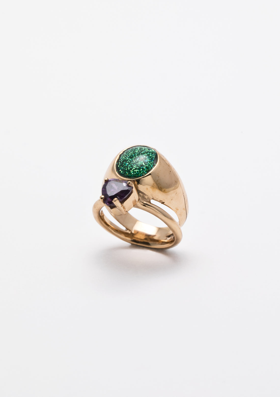 Purple sigillum ring w/ little heart