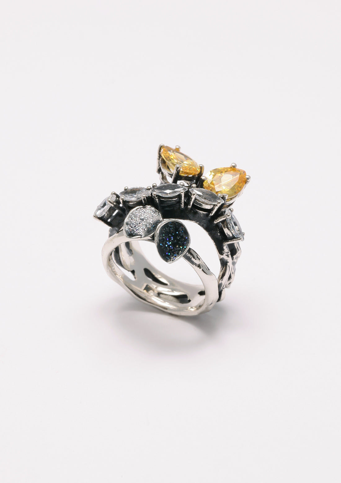 White Gynura ring