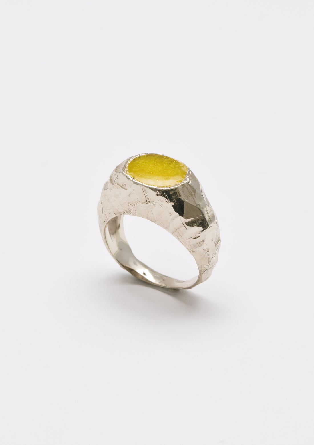 Velalia ring