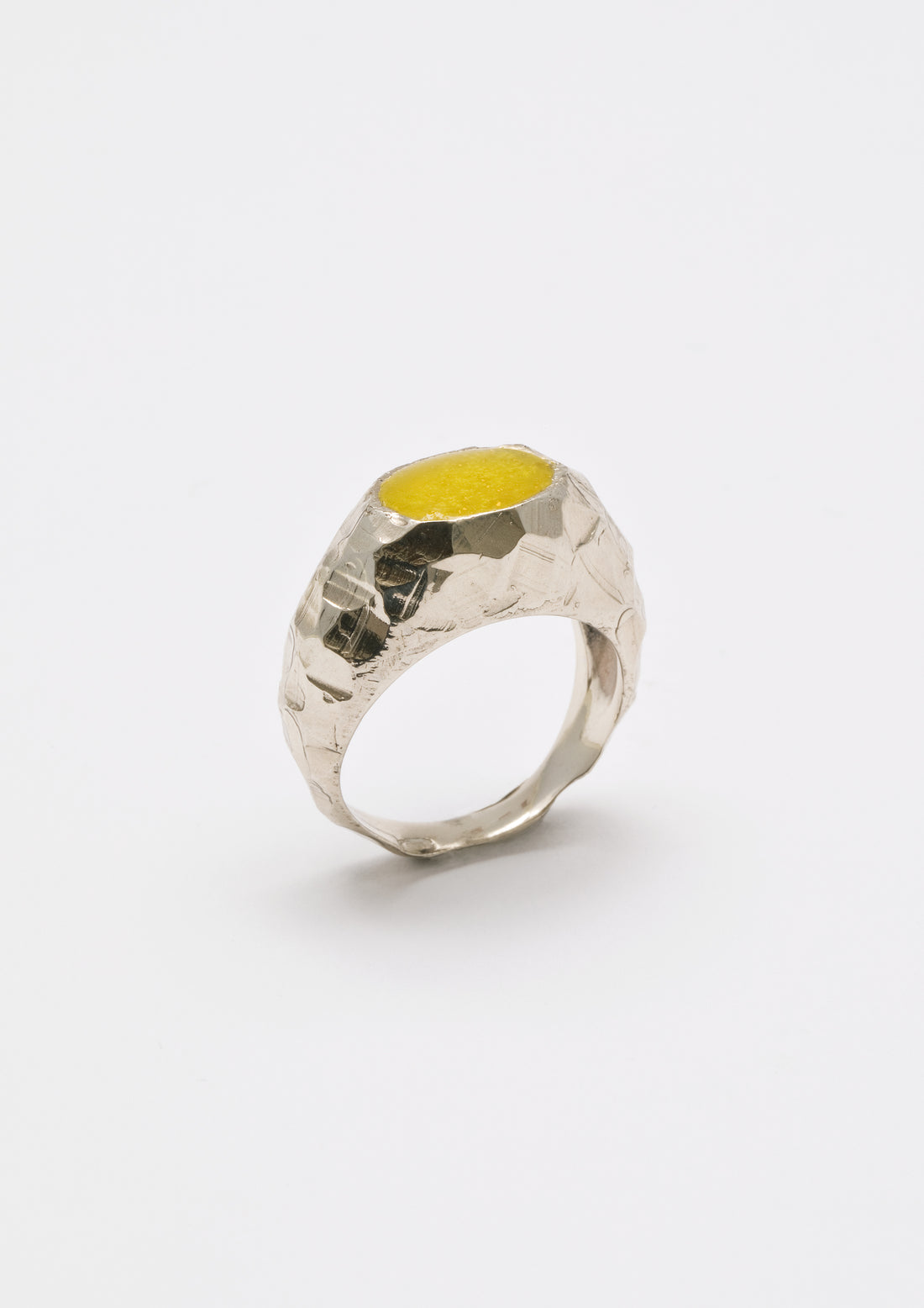 Velalia ring