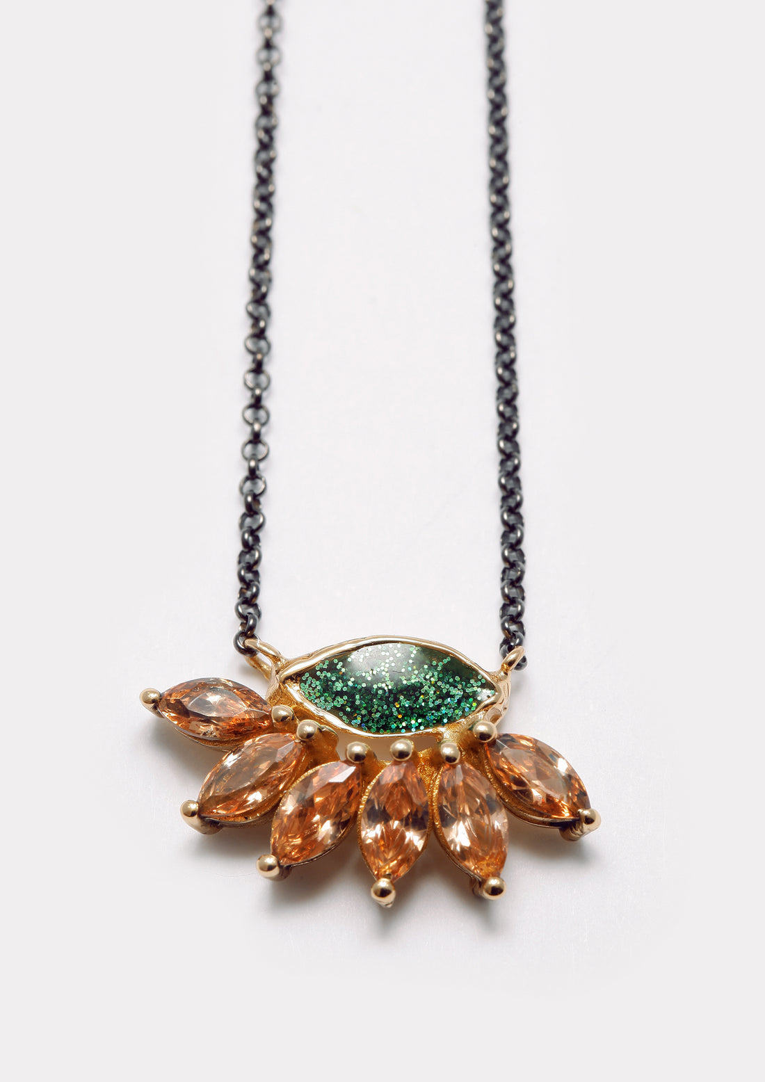 Green Ruellia necklace