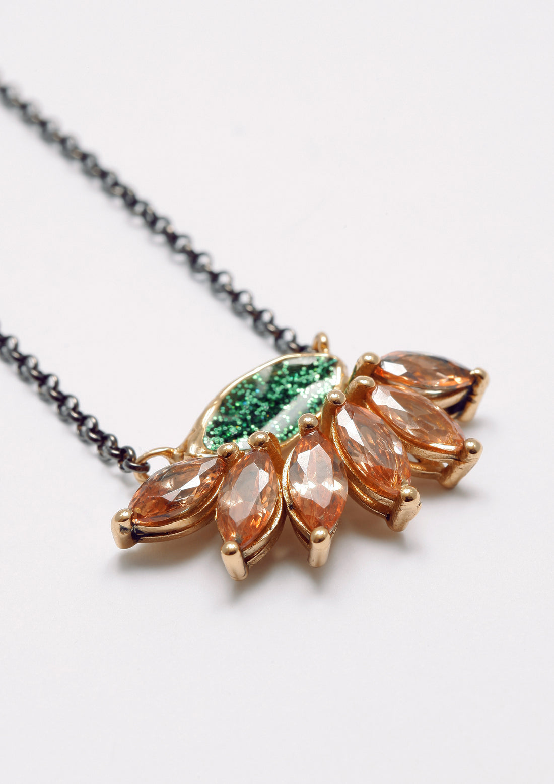 Green Ruellia necklace